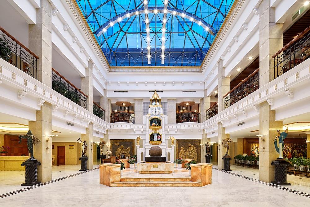 Grand Regency Hotel Циндао Экстерьер фото